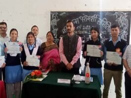 जीआईसी ओजली के 5 विद्यार्थियों ने जर्मन भाषा के बेसिक ज्ञान को डीएम पौड़ी के सम्मुख किया प्रस्तुत District Education and Training Institute Chadhigaon Pauri