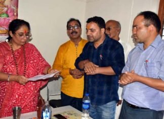 रा.उ.प्राथमिक विद्यालय मरगदना का नाम राधा बल्लभ पुरम के नाम पर रखे जाने सहित विद्यालय की विभन्न समस्याओं को लेकर विस अध्यक्ष को सौंपा ज्ञापन Margadana School after Radha Ballabh Puram