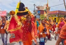 हर की पैड़ी पर की पूजा-अर्चना : भगवा पहन कांवड़ यात्रा पर निकली, धामी सरकार की मंत्री रेखा आर्य, किया जलाभिषेक Minister Rekha Arya Kanwar Yatra