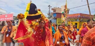 हर की पैड़ी पर की पूजा-अर्चना : भगवा पहन कांवड़ यात्रा पर निकली, धामी सरकार की मंत्री रेखा आर्य, किया जलाभिषेक Minister Rekha Arya Kanwar Yatra