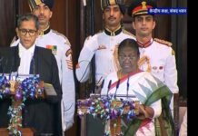 द्रौपदी मुर्मू बनीं देश की 15वीं राष्ट्रपति, CJI ने दिलाई शपथ, 25 जुलाई को राष्ट्रपति पद की शपथ लेने की शुरुआत 45 वर्ष पहले हुई, मुर्मू ने भी निभाई परंपरा Draupadi Murmu was sworn in by the CJI as the President of India