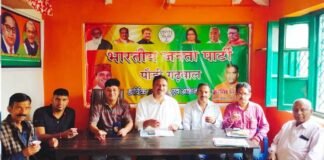 महेंद्र भट्ट के प्रदेश अध्यक्ष बनने पर पौड़ी भाजपा कार्यकर्ताओं ने आतिशबाजी कर मनाई ख़ुशी