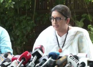 बेटी पर लगाए गए आरोपों के बाद भड़कीं केंद्रीय मंत्री स्मृति ईरानी ने कहा, मैं कांग्रेस से कोर्ट में जवाब मांगूंगी Union Minister Smriti Irani