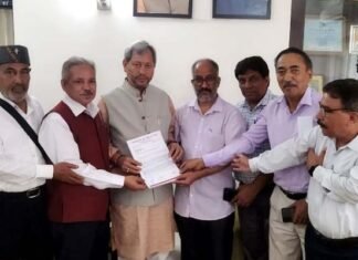 उत्तराखण्ड लोक-भाषा साहित्य मंच के प्रतिनिधि मण्डल ने गढ़वाल सांसद तीरथ सिंह रावत से मुलकात कर सौंपा ज्ञापन Uttarakhand Lok-Bhasha Sahitya Manch