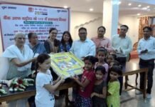 बैंक ऑफ बड़ौदा के 115 वें स्थापना दिवस पर बैंक कर्मियों ने की जरूरतमंद बच्चों की मदद