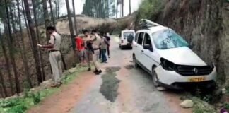 दुखद: पौड़ी गढ़वाल से देहरादून लौट रहे युवकों की कार दुर्घटनाग्रस्त, एक की मौत, दो घायल पौड़ी-डुंगरी मोटर मार्ग पर घोड़ीखाल के निकट इनोवा कार दुर्घटनाग्रस्त