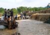 उत्तराखंड : नदी के तेज बहाव में बही पर्यटकों की कार, 9 लोगों की मौत car drift in the river-in-ramnagar-uttarakhand