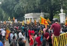 और बिगड़े हालात: आर्थिक के साथ अब राजनीतिक संकट भी, जनता सड़कों पर तलाश रही लंका का भविष्य deteriorating situation in sri lanka