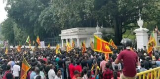 और बिगड़े हालात: आर्थिक के साथ अब राजनीतिक संकट भी, जनता सड़कों पर तलाश रही लंका का भविष्य deteriorating situation in sri lanka