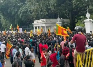 और बिगड़े हालात: आर्थिक के साथ अब राजनीतिक संकट भी, जनता सड़कों पर तलाश रही लंका का भविष्य deteriorating situation in sri lanka