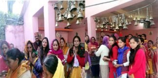 सावन के पहले सोमवार को जनपद के शिवालयों में जलाभिषेक करने के लिए उमड़े शिव भक्त, भजनों से गूंजे मंदिर first Monday of Sawan