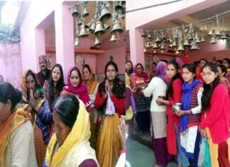 सावन के पहले सोमवार को जनपद के शिवालयों में जलाभिषेक करने के लिए उमड़े शिव भक्त, भजनों से गूंजे मंदिर first Monday of Sawan