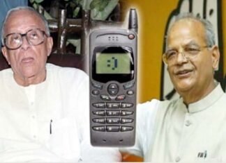 देश में 27 साल पहले आज ही के दिन इन दोनों नेताओं ने पहली बार मोबाइल फोन से की थी बात, जानिए तब आउटगोइंग व इनकमिंग कॉल पर कितने रुपये करने पड़ते थे खर्च first-mobile-phone-call-in-india