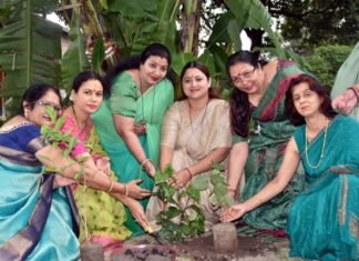 हरेला पर्व पर सीएम धामी की पत्नी ने मुख्यमंत्री आवास परिसर में किया पौधरोपण, विधायकों की पत्नियों को भेंट किए पौधे