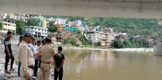 सतपुली नयार नदी में नहाने गया युवक डूबा, पुलिस व एसडीआरएफ द्वारा तलाश जारी सतपुली नयार नदी में नहाने गया युवक डूबा
