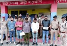 पौड़ी पुलिस को मिली बड़ी कामयाबी, 2003 कनस्तर अवैध लीसा के साथ 05 शातिर तस्करों को किया गिरफ्तार smugglers with illegal Lisa