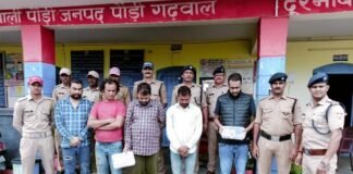 पौड़ी पुलिस को मिली बड़ी कामयाबी, 2003 कनस्तर अवैध लीसा के साथ 05 शातिर तस्करों को किया गिरफ्तार smugglers with illegal Lisa