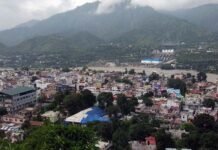 श्रीनगर में बिना नक्शा पास किये बनाए गए आवासीय भवनों के ऑनलाइन नक्शे पास कराने को लेकर तहसील में कैंप आयोजित