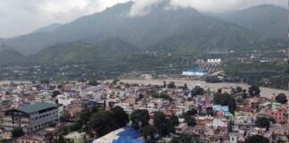 श्रीनगर में बिना नक्शा पास किये बनाए गए आवासीय भवनों के ऑनलाइन नक्शे पास कराने को लेकर तहसील में कैंप आयोजित
