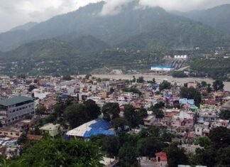 श्रीनगर में बिना नक्शा पास किये बनाए गए आवासीय भवनों के ऑनलाइन नक्शे पास कराने को लेकर तहसील में कैंप आयोजित