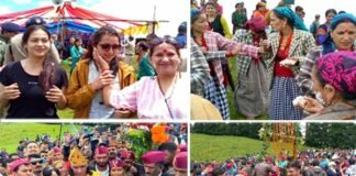 बटर फेस्टिवल: उत्तराखंड का प्रसिद्ध अंढूड़ी त्यौहार, दयारा बुग्याल में पर्यटकों ने स्थानीय लोगों के साथ खेली मक्खन, मट्ठे की होली Butter Festival, Daira Bugyal