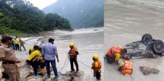 ब्यासी के पास गंगा में नदी में गिरी कार, SDRF का सर्च ऑपरेशन जारी Car fell into Ganga river near byasi