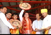 चंपावत के प्रसिद्ध देवीधुरा बग्वाल मेले में पहुंचे सीएम धामी, पाषाण युद्ध के बने साक्षी Devidhura Bagwal fair Champawat