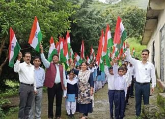 राजकीय इंटर कॉलेज नवाखाल में हर्षोल्लास से मनाया गया 76वां स्वतंत्रता दिवस