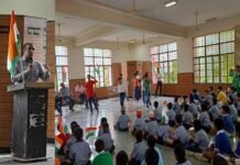 गौतमबुद्ध बालक इंटर कॉलेज में भी ध्वजारोहण कार्यक्रम आयोजित Gautam Buddha Balak Inter College