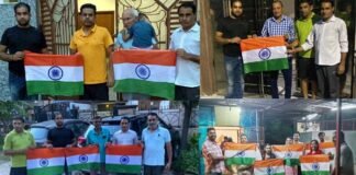 13 अगस्त तक सवा लाख तिरंगा बांटेगा ग्रेनो प्राधिकरण, अब तक 81 हजार बांटे Greater Noida Authority will distribute 1.25 lakh tricolor till August 13
