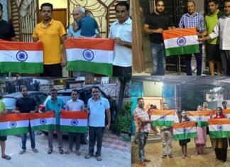 13 अगस्त तक सवा लाख तिरंगा बांटेगा ग्रेनो प्राधिकरण, अब तक 81 हजार बांटे Greater Noida Authority will distribute 1.25 lakh tricolor till August 13