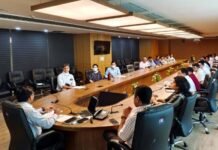 ग्रेटर नोएडा : रोड़ क्षतिग्रस्त होने पर रिपेयर न करने वालों पर होगी सख्त कार्रवाई, आवंटियों को हर हाल में मिलेगा पजेशन, सीईओ