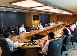 ग्रेटर नोएडा : रोड़ क्षतिग्रस्त होने पर रिपेयर न करने वालों पर होगी सख्त कार्रवाई, आवंटियों को हर हाल में मिलेगा पजेशन, सीईओ