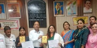 जीजीआईसी द्वाराहाट की मेधावी छात्रा मनीषा और शिक्षिका सोनिका नेगी को किया सम्मानित