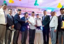 लोक गायक नरेंद्र सिंह नेगी को लाइफटाइम अचीवमेंट अवॉर्ड देकर किया सम्मानित Narendra Singh Negi honored with Lifetime Achievement Award