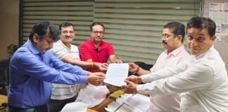 13 साल बाद प्लॉट पर पजेशन मिलने से आवंटियों के खिले चेहरे, ग्रेनो प्राधिकरण के सीईओ व एसीईओ का जताया आभार Possession on plot after 13 years