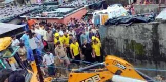 देहरादून में बारिश का कहर : मकान ढहने से दो महिलाओं सहित 10 दिन के मासूम की मलबे में दबकर मौत, सड़कों पर जलभराव, राहत-बचाव कार्य जारी Rain wreaks havoc in Dehradun, two women and a child buried under debris