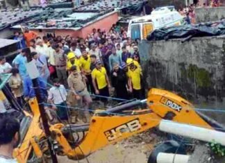 देहरादून में बारिश का कहर : मकान ढहने से दो महिलाओं सहित 10 दिन के मासूम की मलबे में दबकर मौत, सड़कों पर जलभराव, राहत-बचाव कार्य जारी Rain wreaks havoc in Dehradun, two women and a child buried under debris