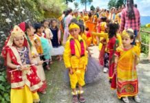 सरस्वती विद्या मंदिर में कृष्ण जन्माष्टमी महोत्सव की पूर्व संध्या पर आयोजित कार्यक्रम में नन्हे-मुन्ने बच्चों ने दी मनमोहक प्रस्तुतियां