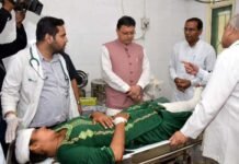 सितारगंज सड़क हादसा मामला, सीएम धामी ने सुशीला तिवारी अस्पताल जाकर जाना घायलों का हाल