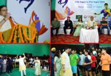 राज्य सीनियर बैडमिंटन प्रतियोगिता शुरू : उद्घाटन करने पहुंचे सीएम धामी अपने आप को रोक नहीं पाए, रैकेट से लगाए धुआंधार शॉट Uttarakhand State Senior Badminton Competition inaugurated