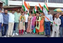 कांग्रेसियों ने पौड़ी शहर में निकाली भारत जोड़ो तिरंगा पदयात्रा