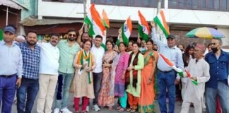 कांग्रेसियों ने पौड़ी शहर में निकाली भारत जोड़ो तिरंगा पदयात्रा