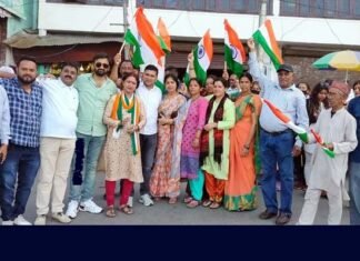 कांग्रेसियों ने पौड़ी शहर में निकाली भारत जोड़ो तिरंगा पदयात्रा