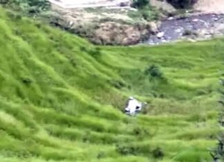 पौड़ी गढ़वाल: अनियंत्रित होकर सड़क से 100 मीटर नीचे गिरी कार, एक युवक की मौत, दो घायल