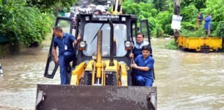 उत्तराखंड में मूसलाधार बारिश ने मैदान से लेकर पहाड़ तक मचाया हाहाकार, बादल फटने से आपदा जैसे हालत, मुख्यमंत्री धामी बुलडोजर पर पहुंचे आपदाग्रस्त क्षेत्र