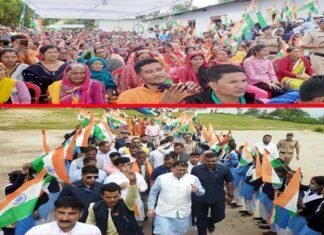 सीमांत गांव मंच में हर घर तिरंगा अभियान में शामिल हुए मुख्यमंत्री पुष्कर सिंह धामी CM Dhami participated in the tricolor campaign at every house in the frontier village manch