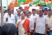 हर्षोल्लास के साथ तिरंगे को दी सलामी, अबाल वृद्ध हुए आजादी के अमृत महोत्सव में शामिल