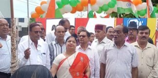 हर्षोल्लास के साथ तिरंगे को दी सलामी, अबाल वृद्ध हुए आजादी के अमृत महोत्सव में शामिल