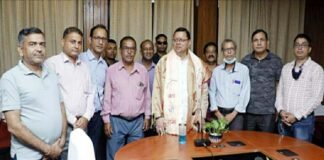 सामाजिक संस्था डोटलगांव सेवा समिति के सदस्यों ने मुख्यमंत्री धामी से भेंट कर गांव की मूलभूत समस्याओं से अवगत कराया